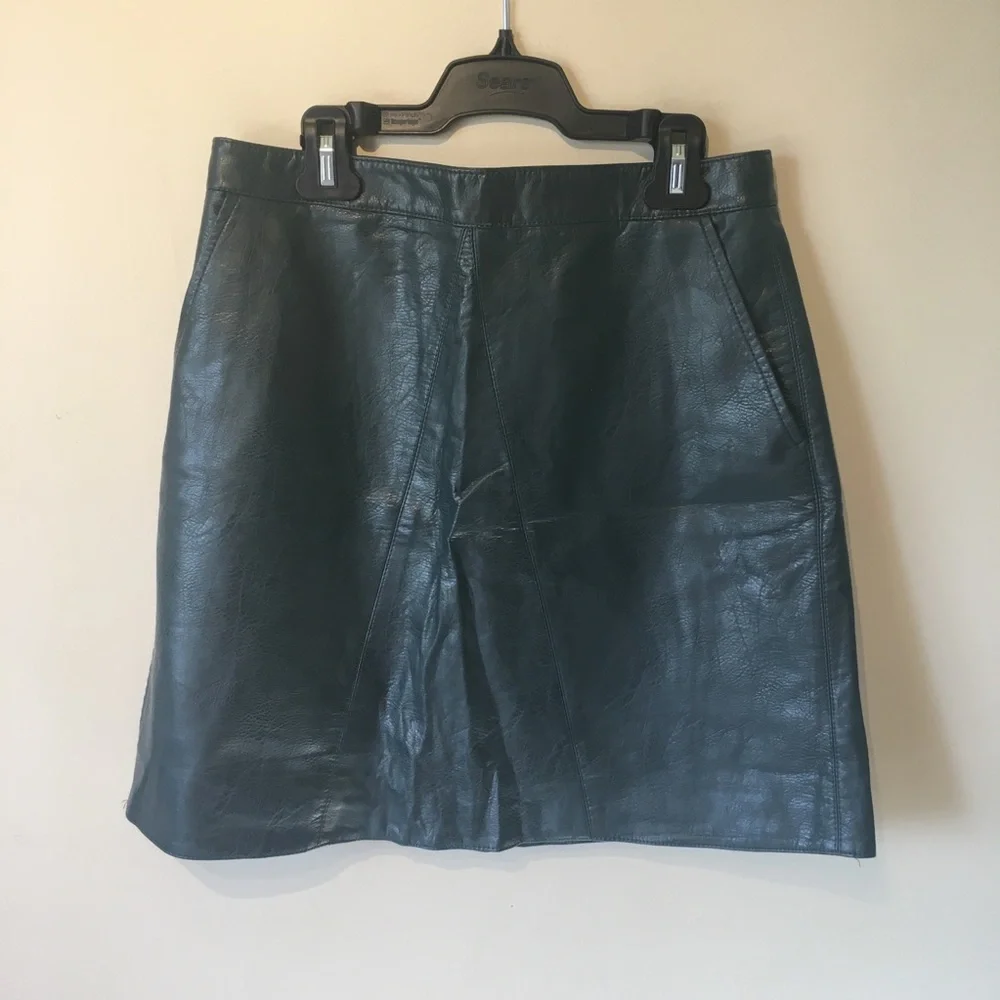 Zara basic size medium army green leather skirt. - Picture 2 of 9